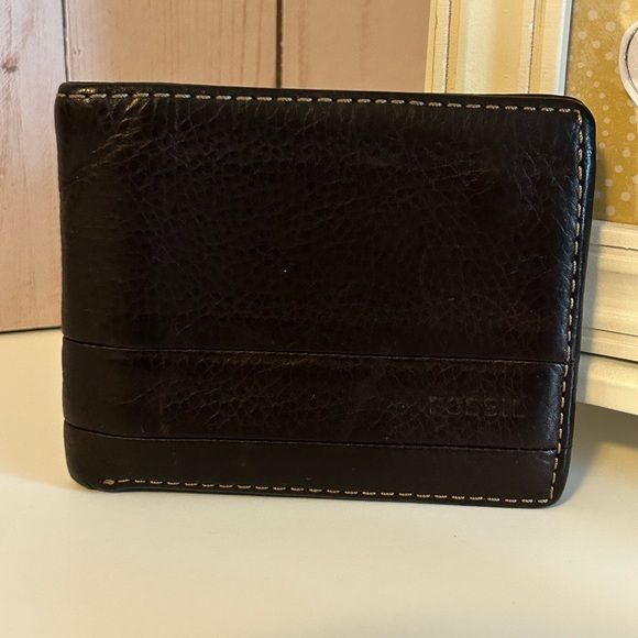 Fossil Other - Fossil Unisex Brown Leather Wallet Luxuriously Soft!